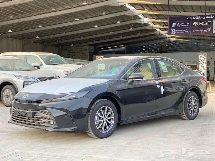 تويوتا كامري E 2025 بنزين اصفار صادر لوحات ويوجد اول مالك 0