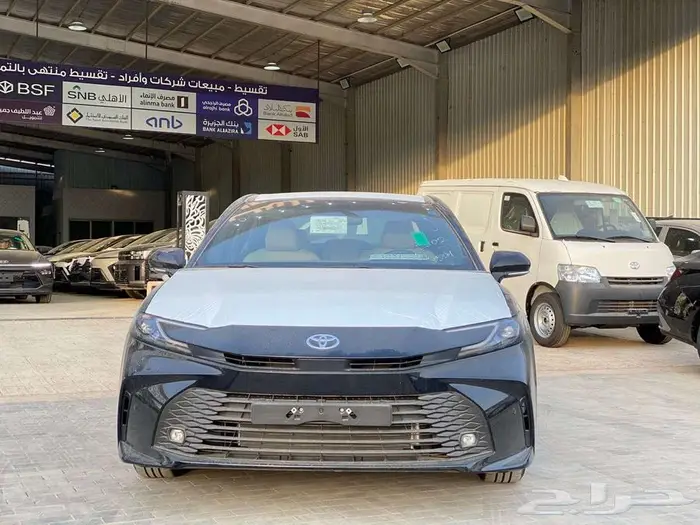 تويوتا كامري E 2025 بنزين اصفار صادر لوحات ويوجد اول مالك 1