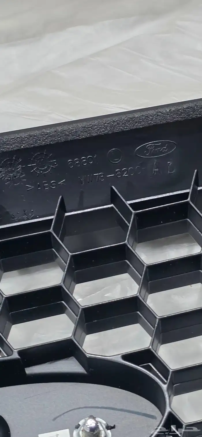 شبك فورد كراون فكتوريا بوليسي 1998-2011 اصلي 3