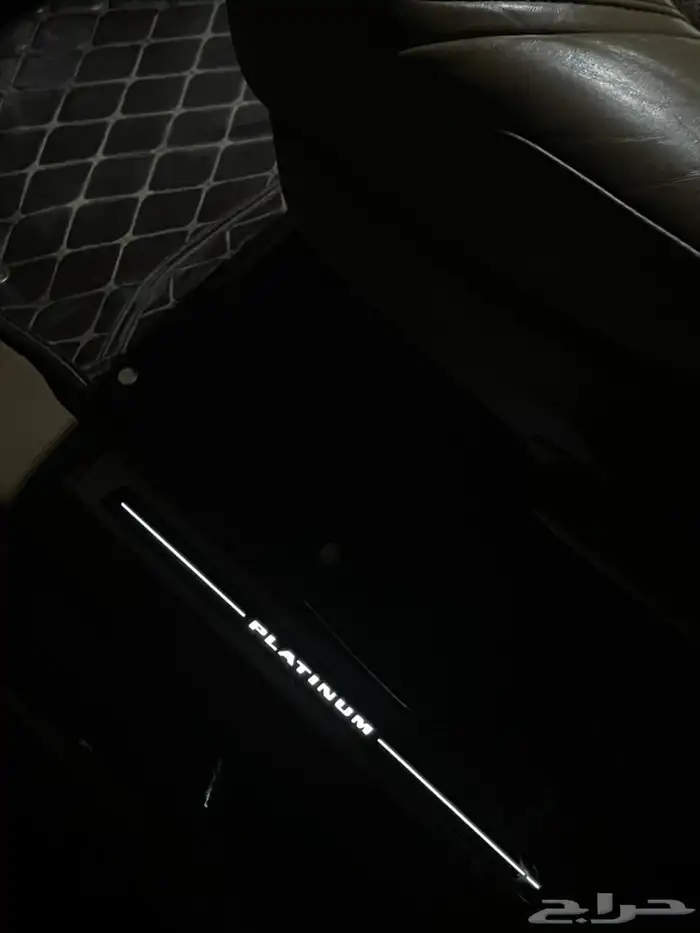 سيارة مميزة بنظافتها وممشاها اسكاليد بلاتيتيوم 35