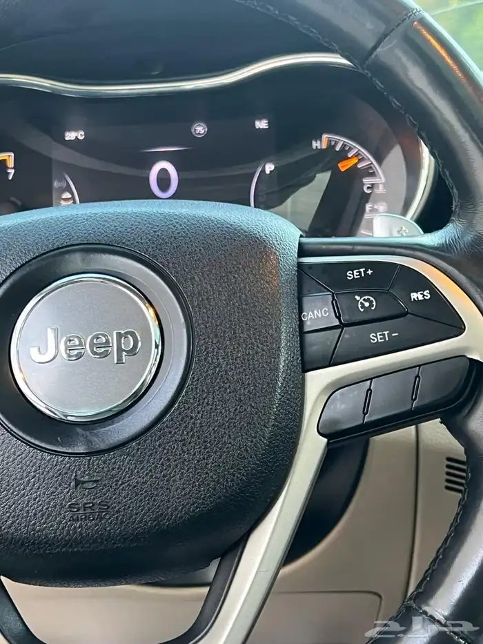 جراند شيروكي ليمتد 2015 (( بحالة ممتازة )) 33