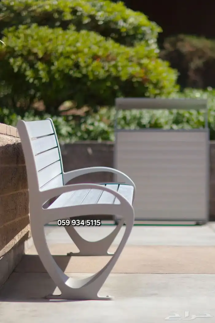 كرسي حديقة خشبي بهيكل من الحديد لعمر فني أطول 4