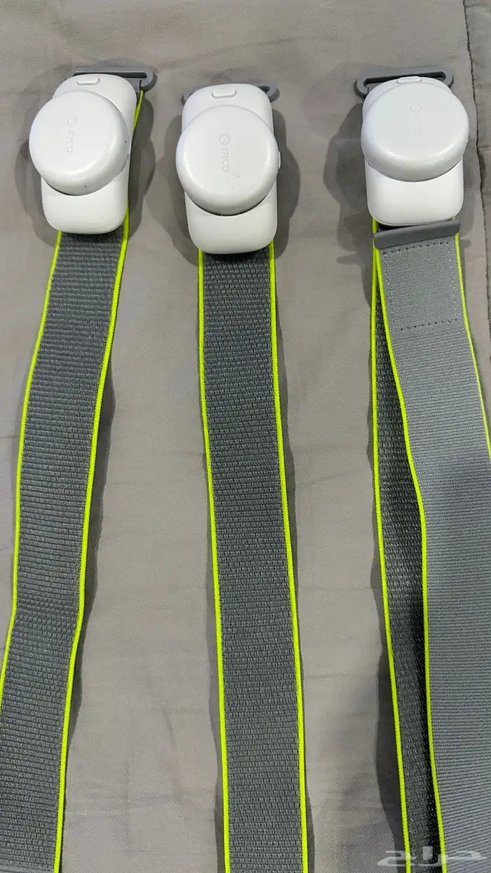 نظارة Pico 4 ultra مع 3 pico motion trackers 5