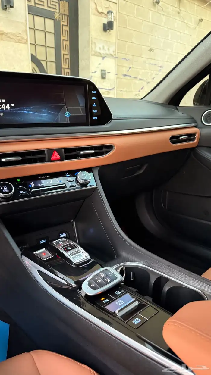 هيونداي سوناتا 2022 ( بنزين) فل كامل بحالة الوكالة 11