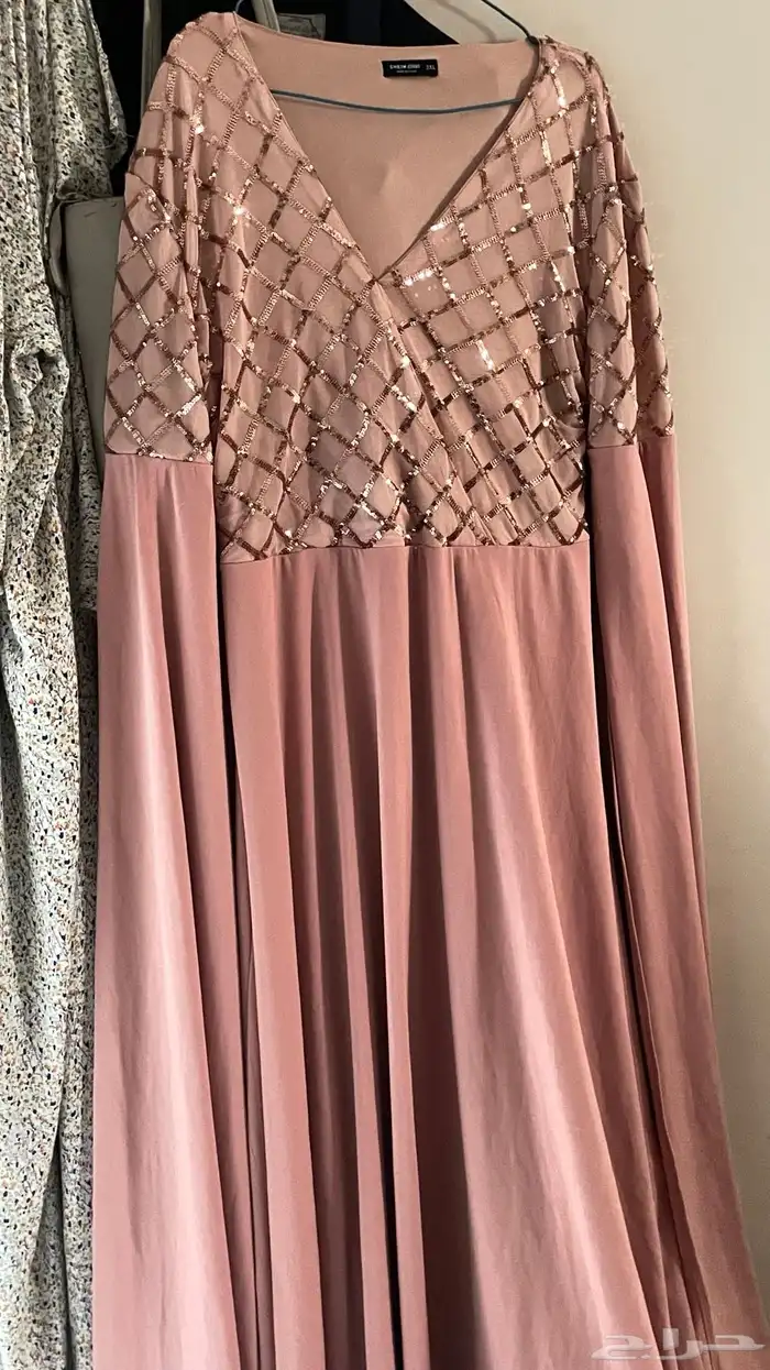 فستان مستعمل للبيع 0