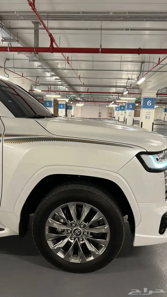 لاندكروزر اعلى فئه 3