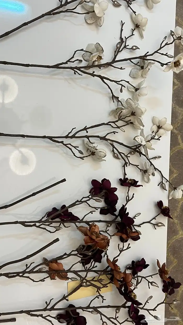 ورد صناعي من هوم سنتر جديد الحبه ب 15 الابيض والبرغندي 10 0