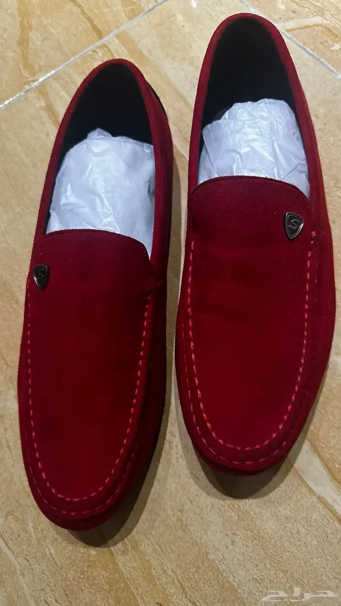 حذاء أحمر مميز 0