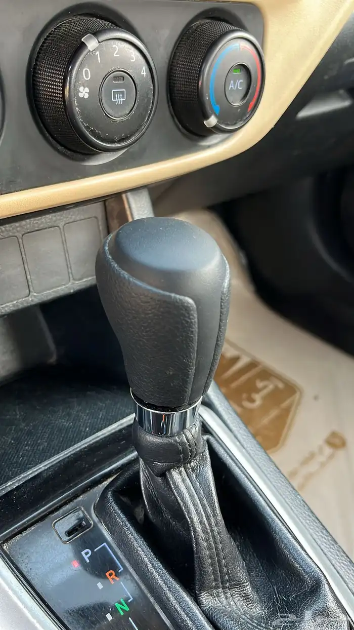 للبيع كورلا 2018 19