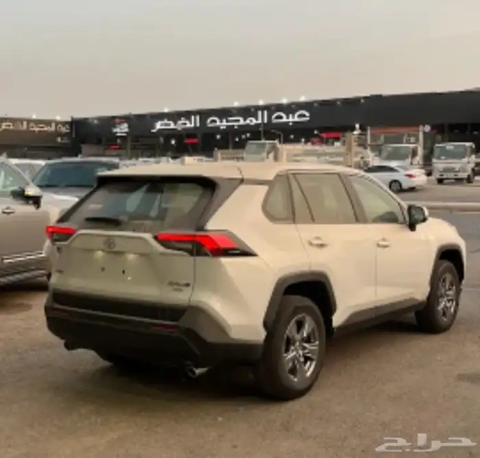 تويوتا راف فور LE(4  4) بنزين 2