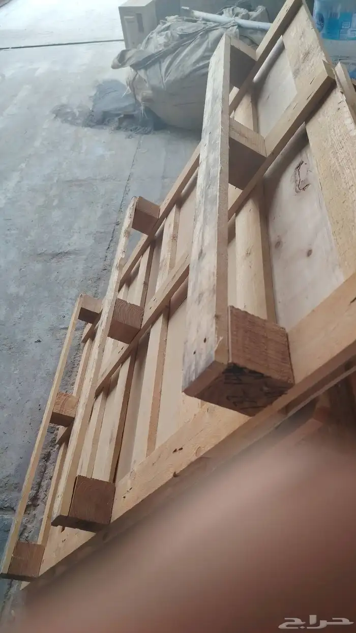 يوجد لدينا خشب عمود تصنيع طبليات مقاس 100في120 0