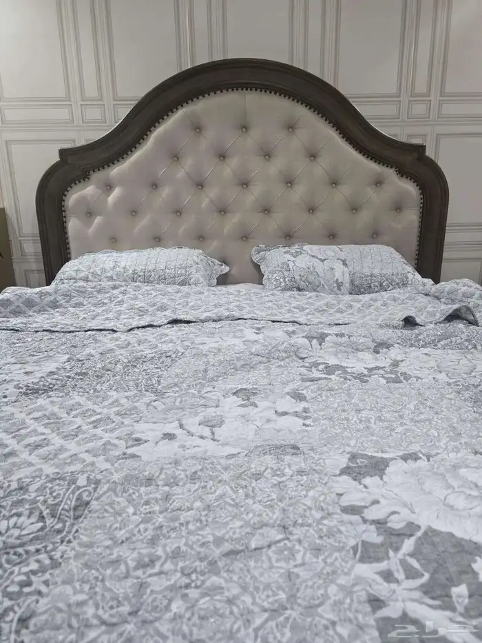 غرفة نوم آشلي خشب صلب 0