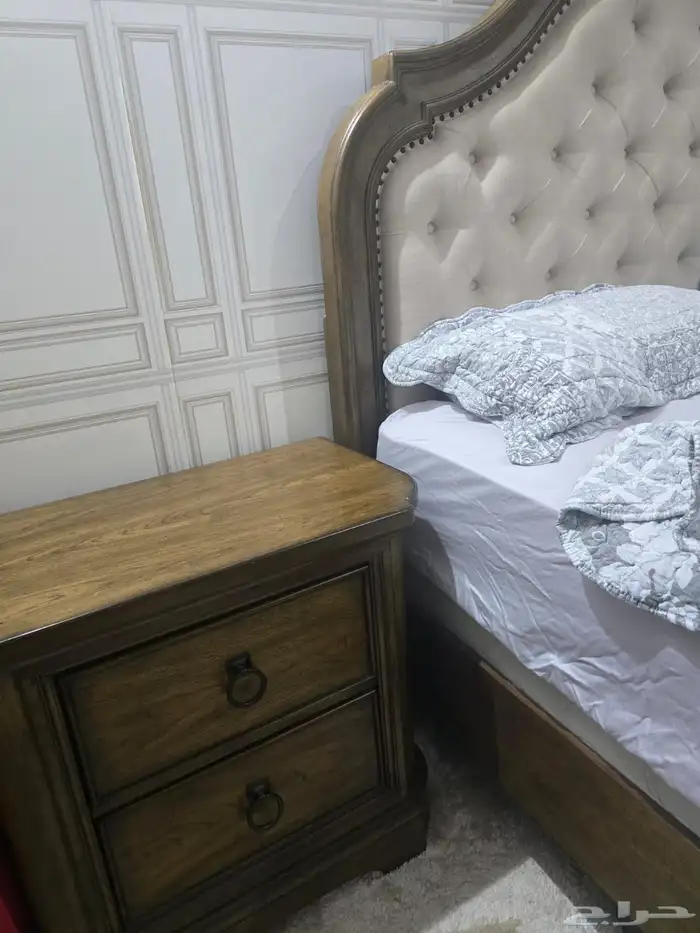 غرفة نوم آشلي خشب صلب 1