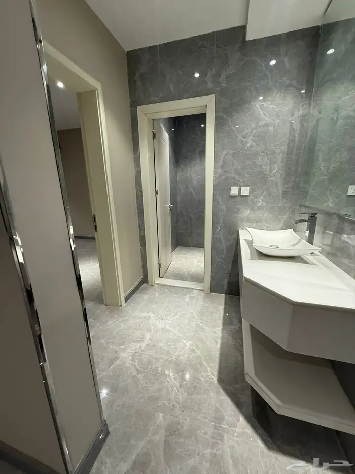 شقة للإيجار 5 غرف 2