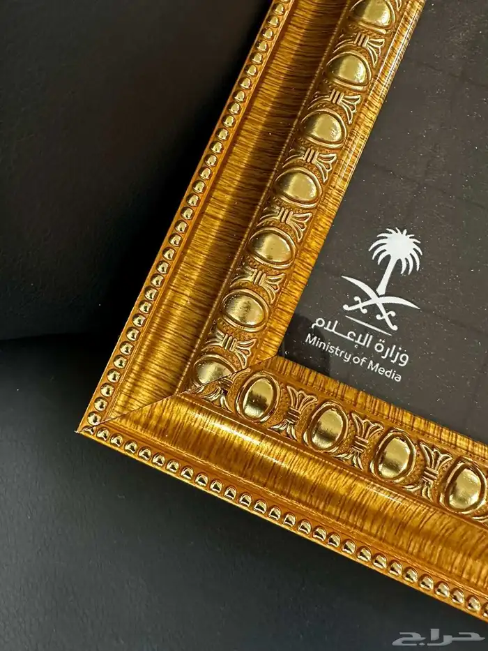 لوحات وبروايز ومريات وزجاج تحت الطلب 19