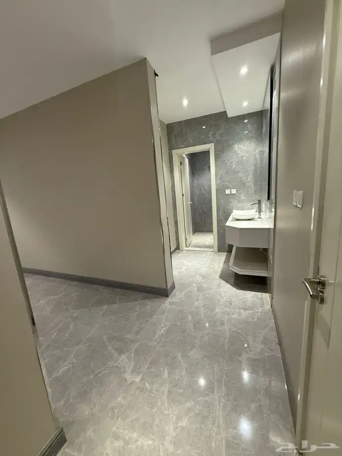 شقة للإيجار 5 غرف 0