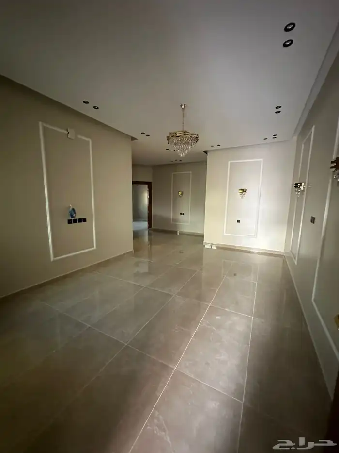 للبيع دور ارضي شارعين فاخر مودرن حي المدائن 18