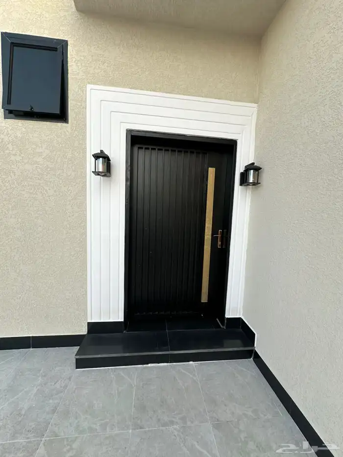 للبيع دور ارضي شارعين فاخر مودرن حي المدائن 5