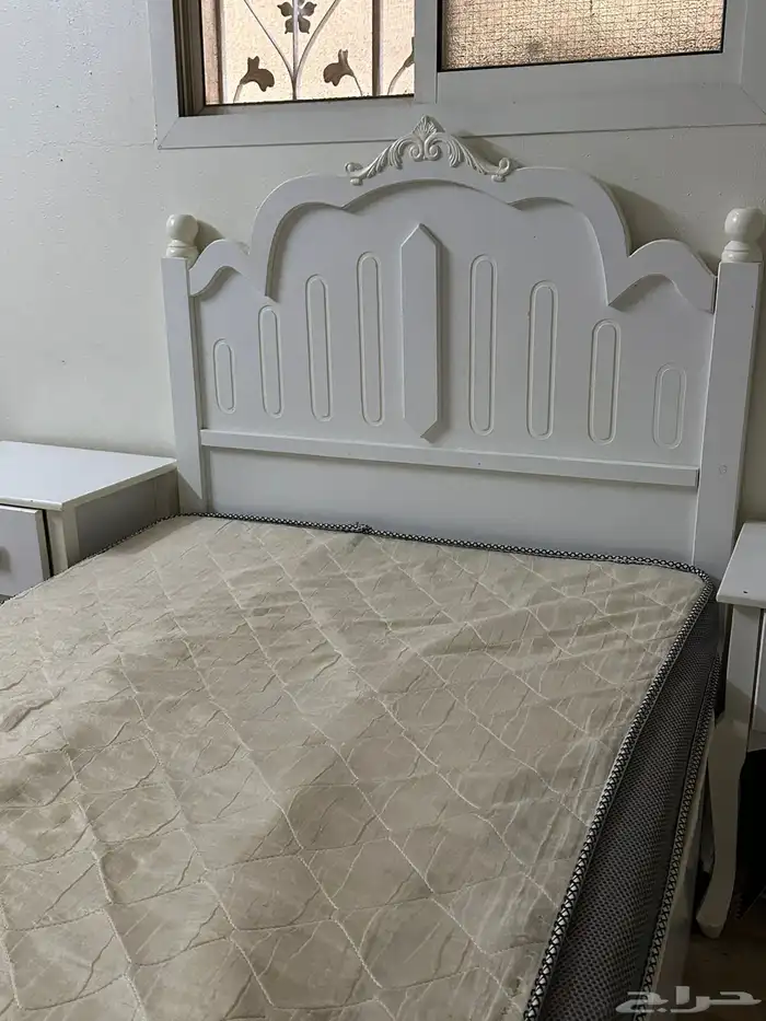 سرير وكومدينات 0
