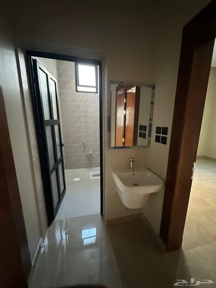 للبيع دور ارضي شارعين فاخر مودرن حي المدائن 20