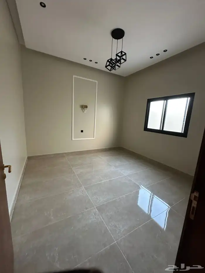 للبيع دور ارضي شارعين فاخر مودرن حي المدائن 11