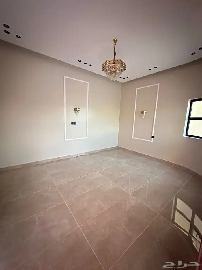 للبيع دور ارضي شارعين فاخر مودرن حي المدائن 12