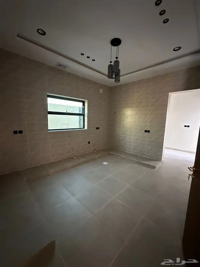 للبيع دور ارضي شارعين فاخر مودرن حي المدائن 13