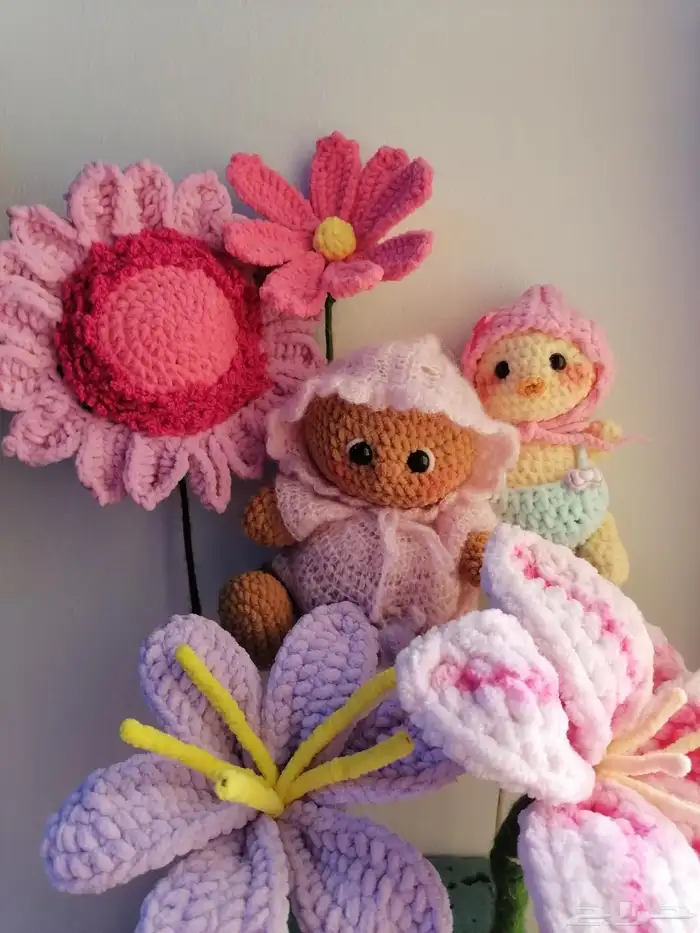 دمى وباقات ورد بخيوط القطيفة 5