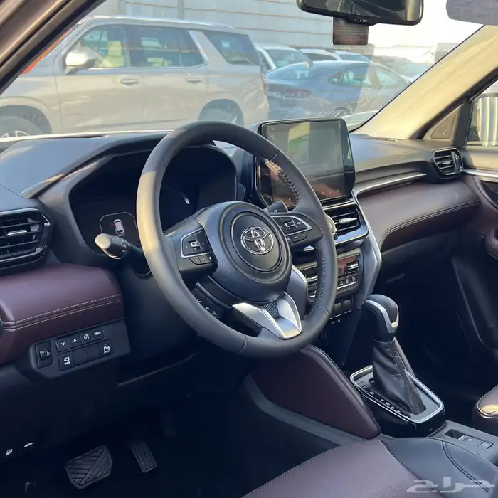 تويوتا اوربان كروزر GLX 8