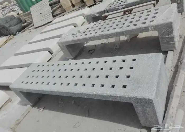 كراسي خرسانية واحواض زرع 70