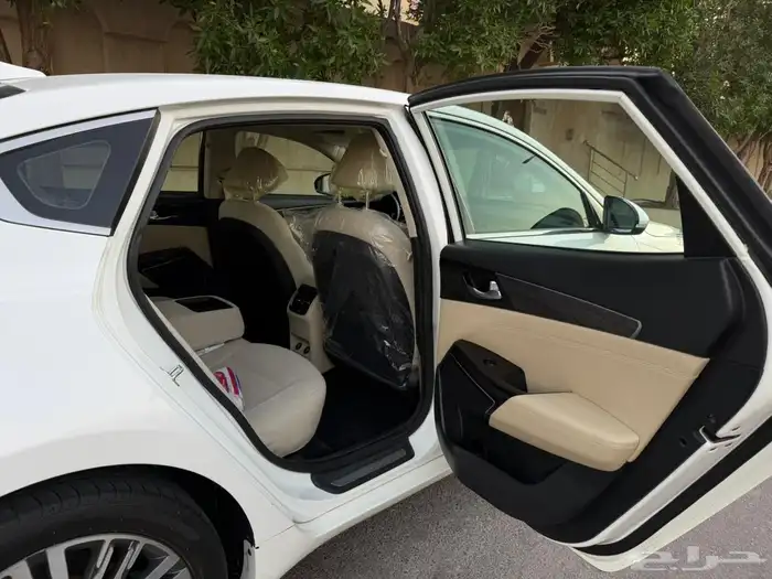 للبيع كيا كادنزا 2021 10