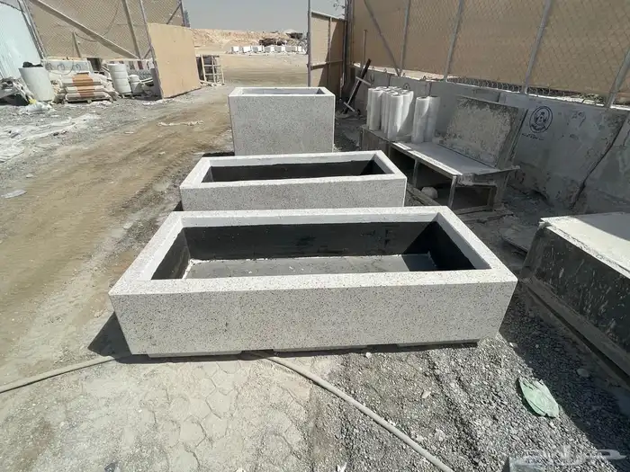 كراسي خرسانية واحواض زرع 9