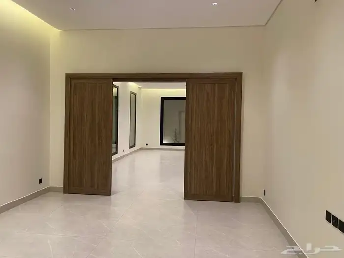 فيلا للايجار حي العارض 8