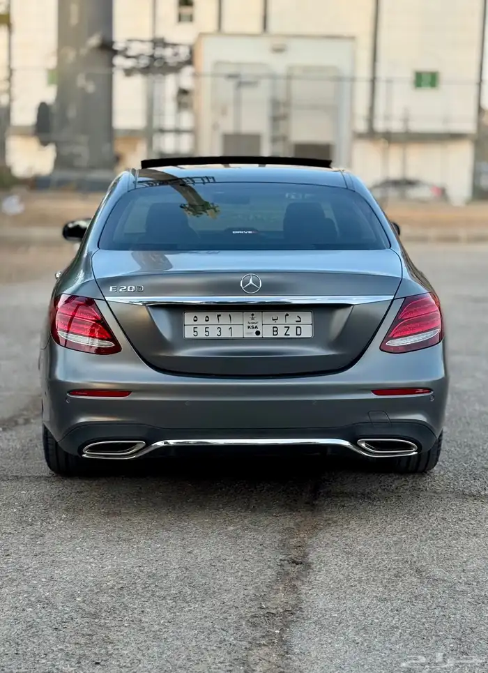 للبيع مرسيدس ((E200)) 2020 ((نظيفة)) مستخدم واحد من الوكاله 12