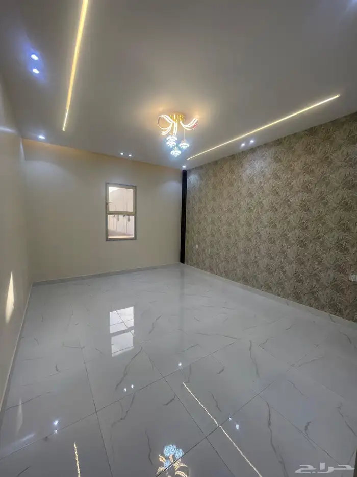 فيلا روووف للبيع حي الصفا مدخل خاص مصعد راكب 7 غرف وصاله 5