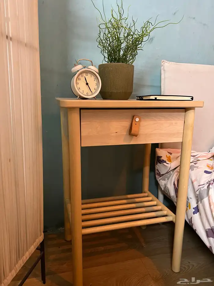 مكتب وكرسي مع متفرقات من ايكيا 6