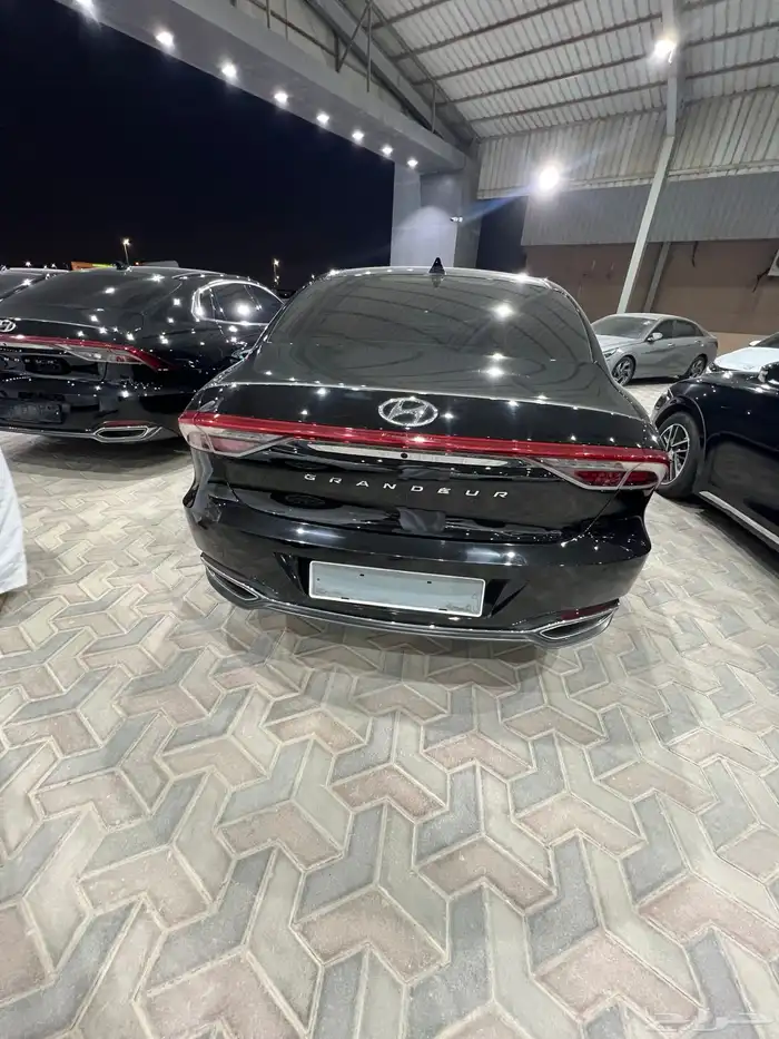 ازيرا فل كامل ماعدا فتحت للسقف 12