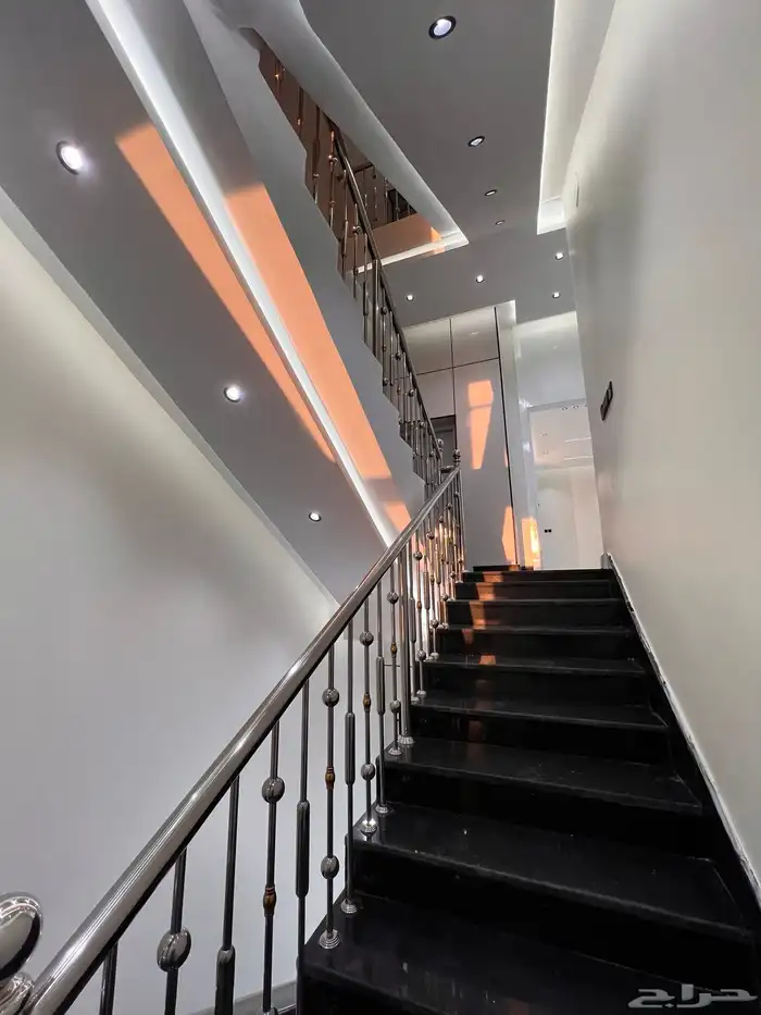 للبيع ادوار ارضيه وارواف علويه حى النسيم خميس مشيط 25