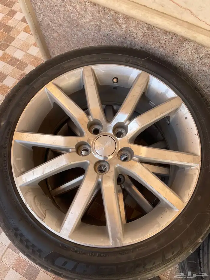 الجنوط صينية ما فيها رجة فيها بعض الملاحظات خفيفة وعلى الس 0