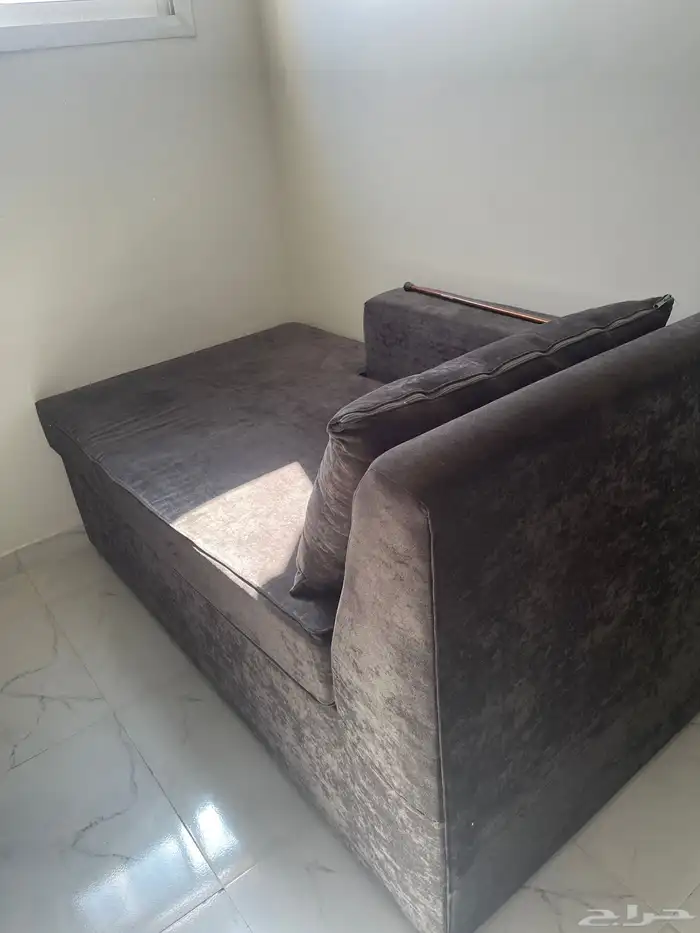 مكيف شباك حديد ودرايش ألمنيوم و كنب واثاث 5