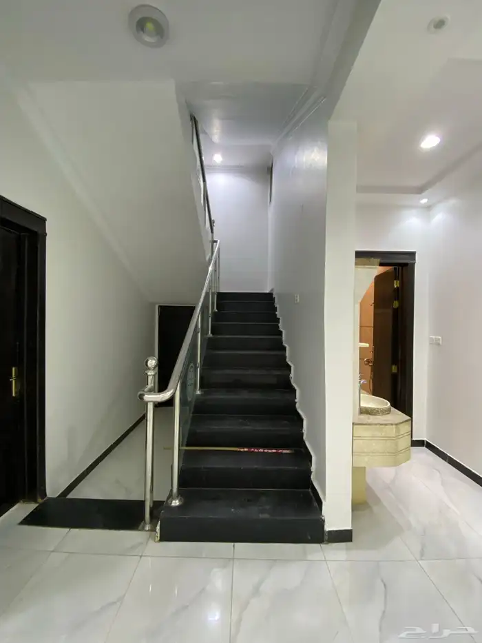 فله للبيع حي عكاظ 13