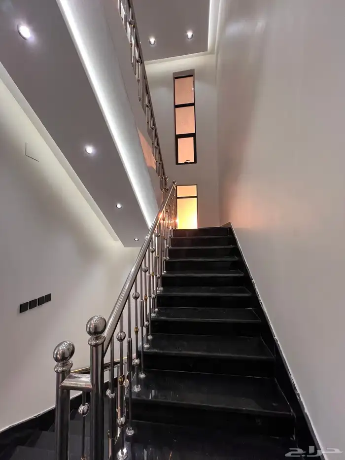 للبيع ادوار ارضيه وارواف علويه حى النسيم خميس مشيط 46