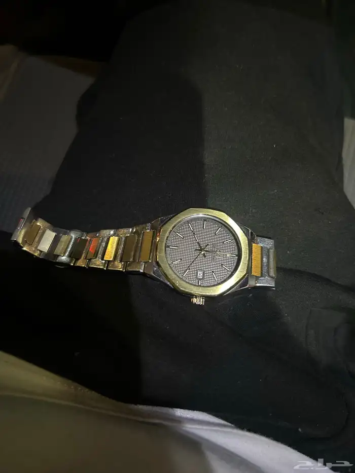 ساعه بضمان مع الكرتون حقها 2