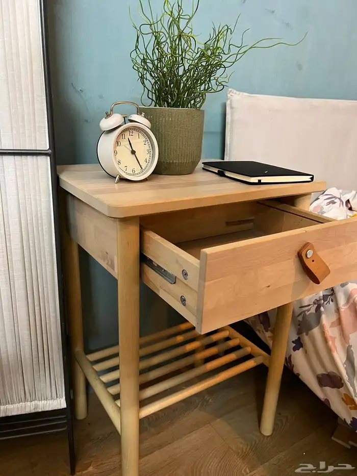 مكتب وكرسي مع متفرقات من ايكيا 5