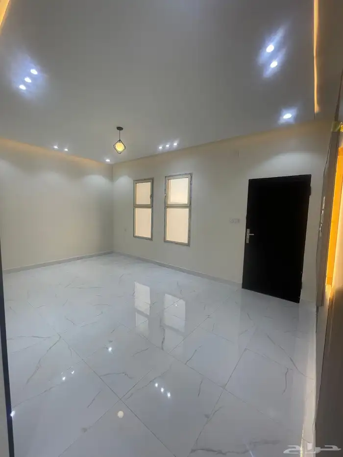 فيلا روووف للبيع حي الصفا مدخل خاص مصعد راكب 7 غرف وصاله 4