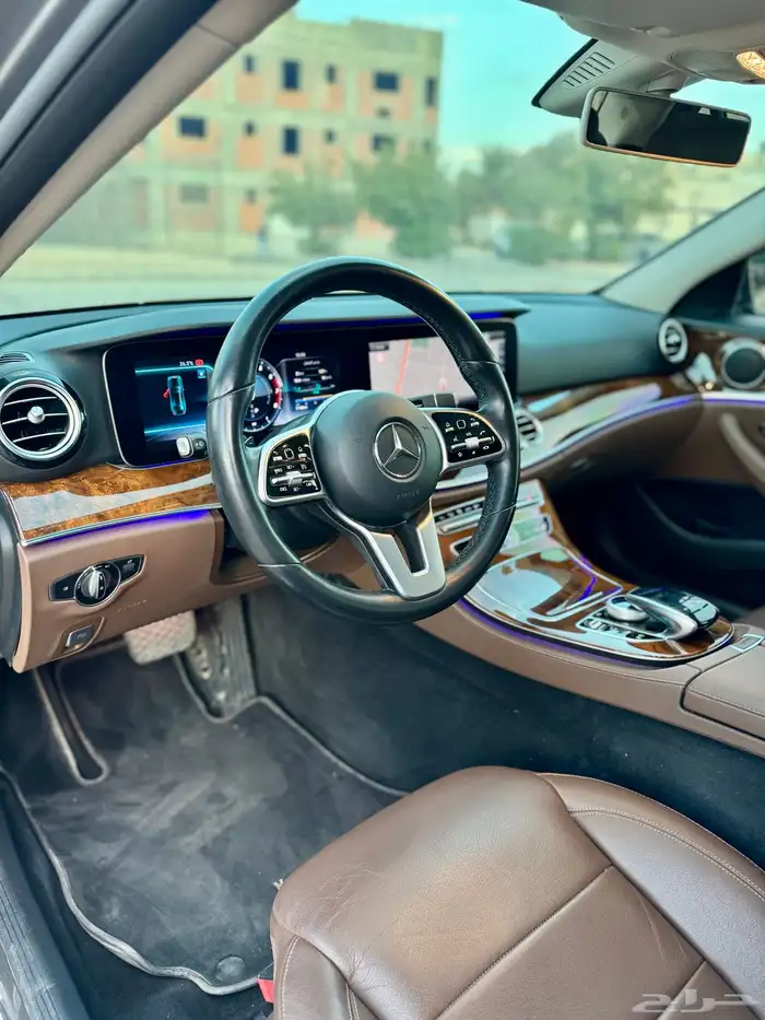 للبيع مرسيدس ((E200)) 2020 ((نظيفة)) مستخدم واحد من الوكاله 37