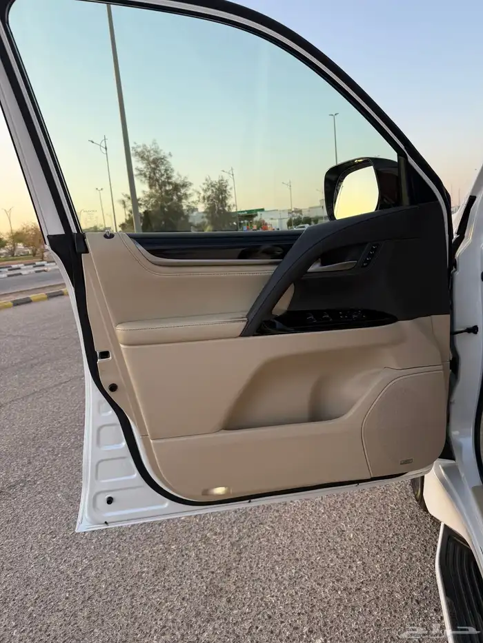 لكزس 2019 فل كامل 8