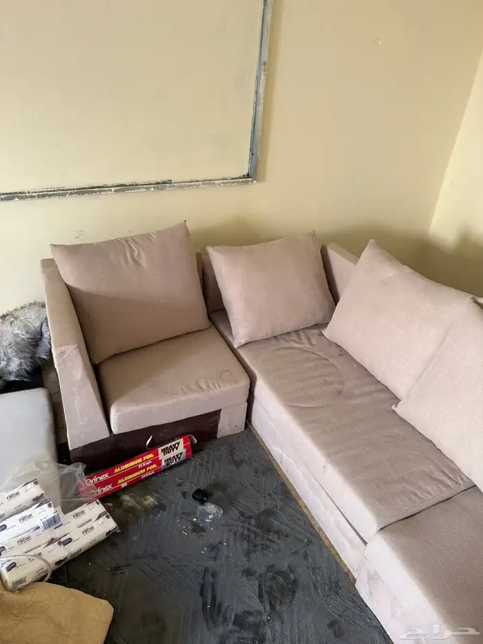 جلسة ارضية ومكيف شباك وكنب وفرن للبيع مستعجل 7