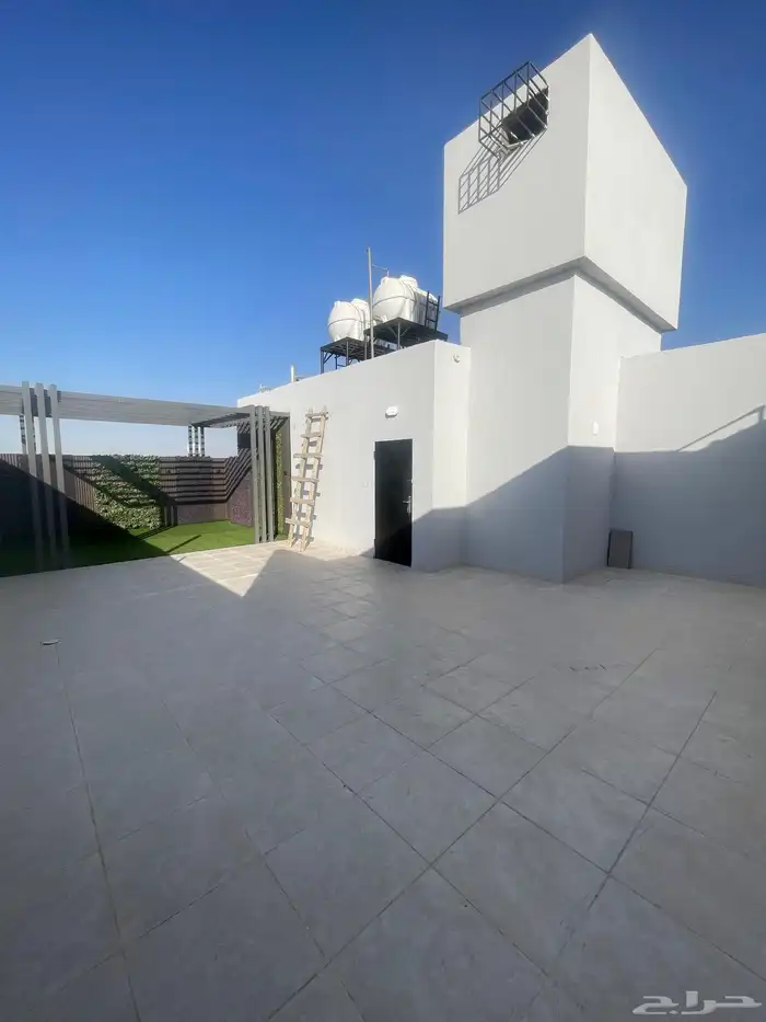 فيلا روووف للبيع حي الصفا مدخل خاص مصعد راكب 7 غرف وصاله 25