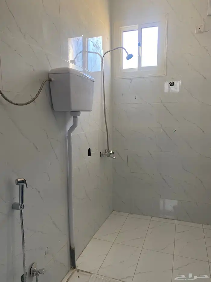 شقق عزاب للإيجار مفروشة بكامل ويوجدعلى البلاط في حي الرابية 7